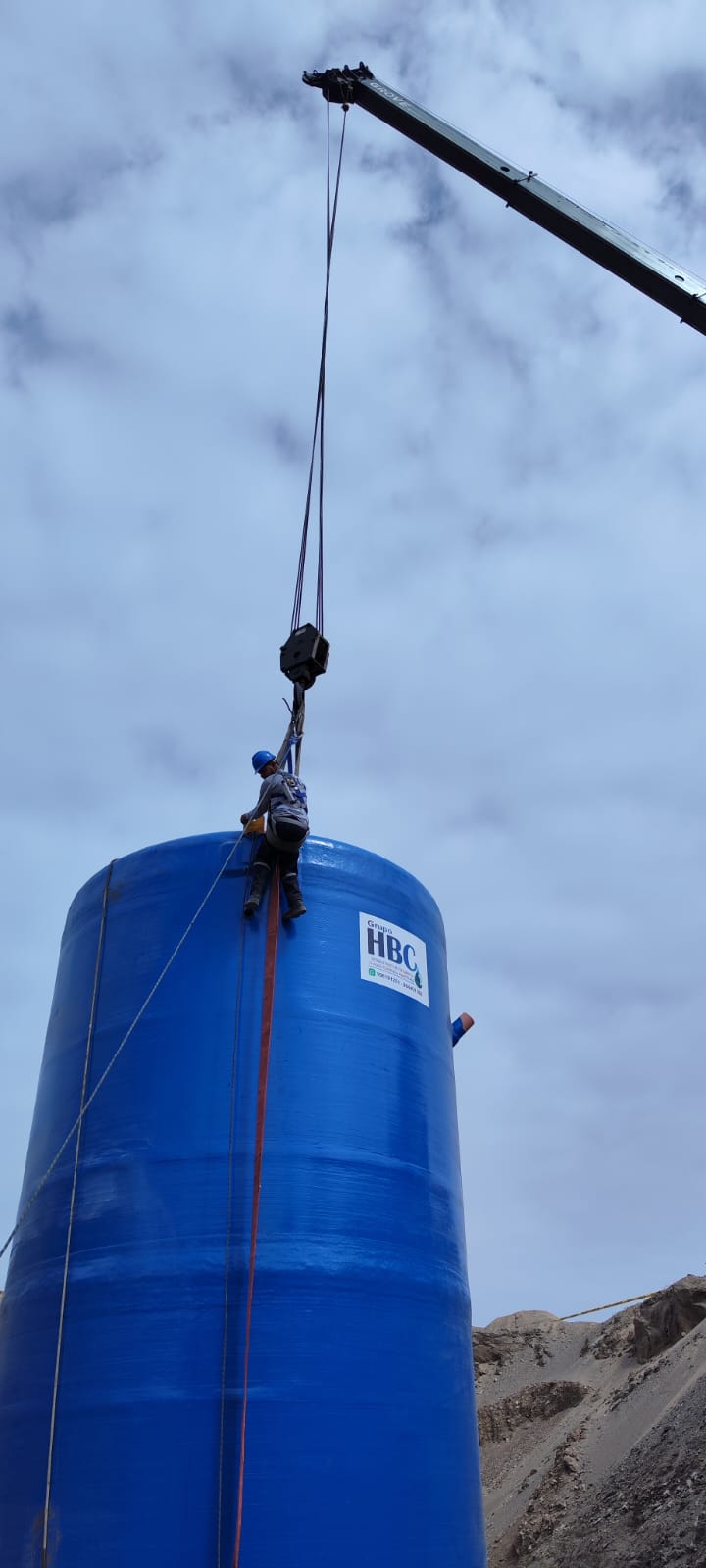 Izaje y montaje de tanque para sistema de tratamiento